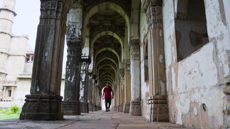 Heritage-Jami-Masjid,-Auch-Bekannt-Als-Jama-Moschee-In-Champaner,-Bundesstaat-Gujarat,-Westindien,-Ist-Teil-Des-Archäologischen-Parks-Champaner-Pavagadh