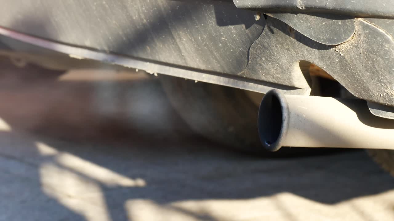 tubo de escape de automóvil