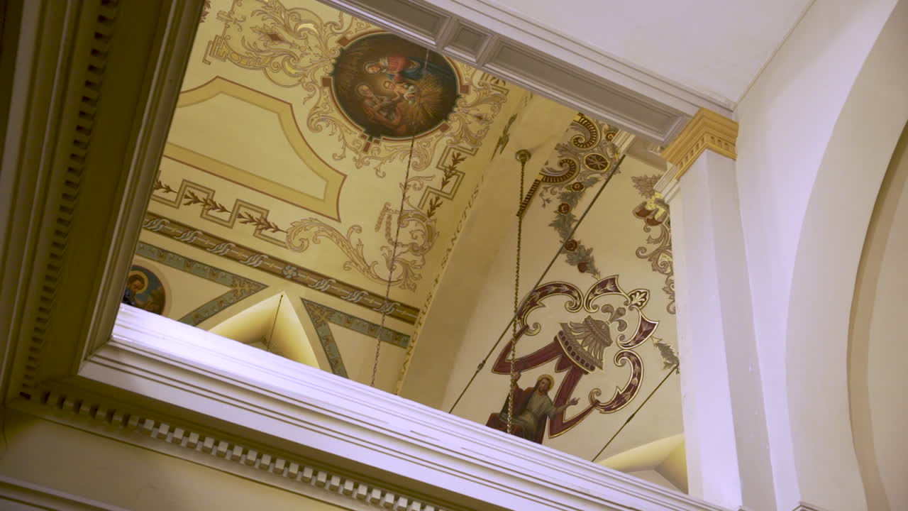 st의 천장 세부 사항