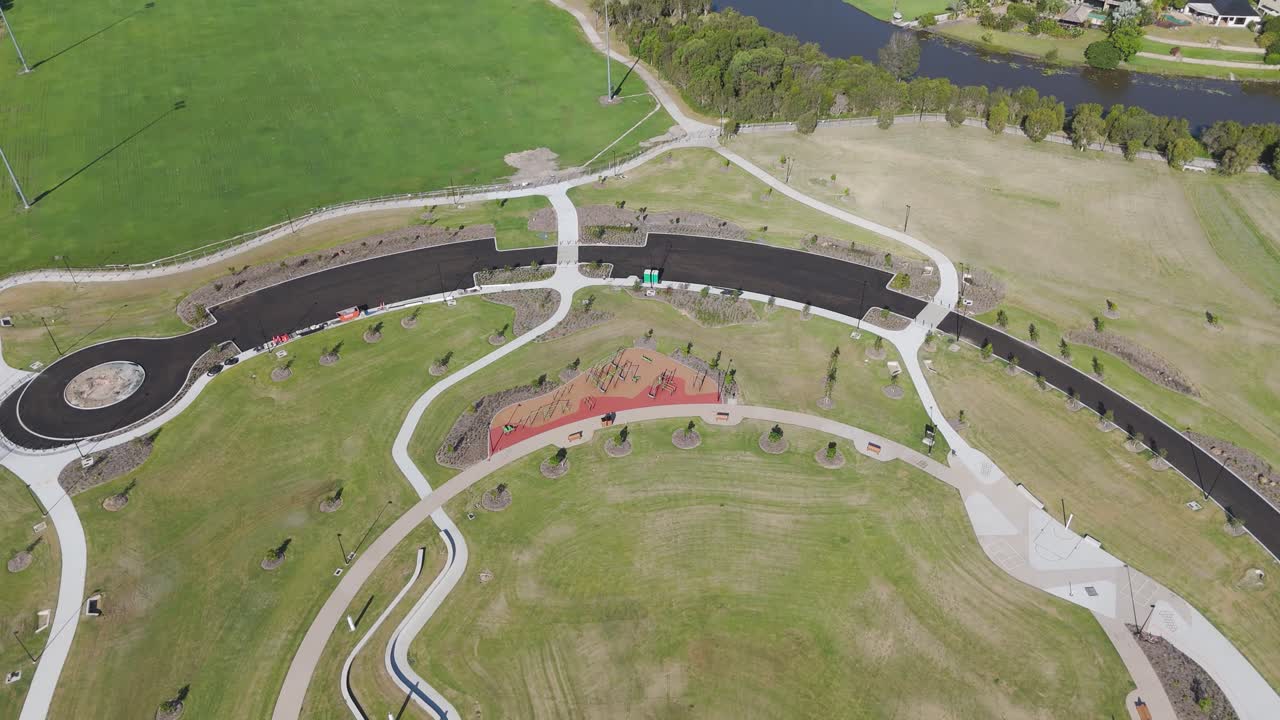 кадр с дроном, показывающий живописные парки робины