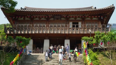 Cheonggyesa-Temple-Main-Entrance,-People-enter-the-temple-on-Buddha's-Birthday-Celebration-Day,-Cheonggye-ro,-Uiwang-si,-Gyeonggi-do,-South-Korea,-time-lapse