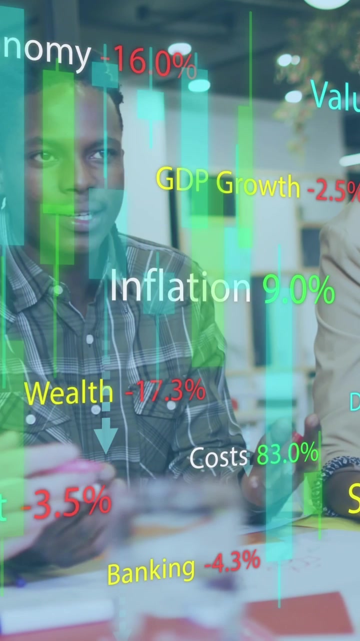 Animation du traitement de données financières sur diverses personnes d'affaires en réunion au bureau.