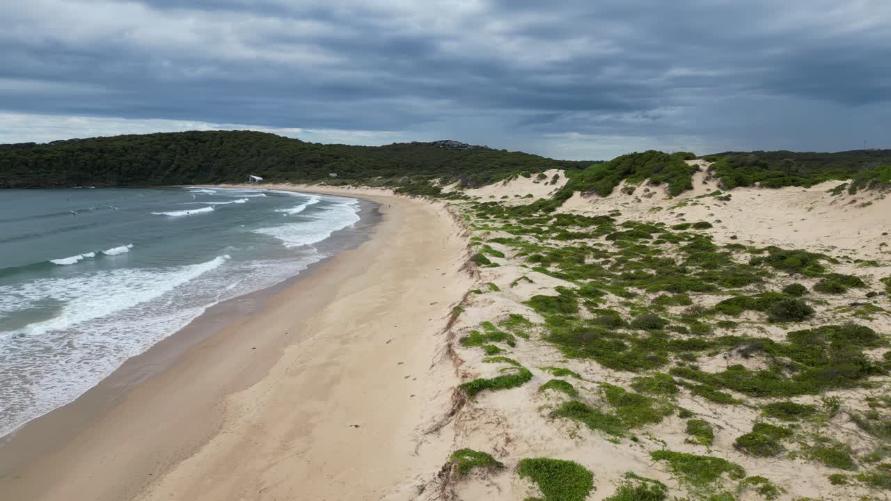 Spiaggia popolare per il surf vicino a Port Stephens NSW Australia