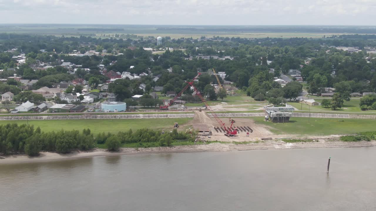 Seurantakuva vesipumppuaseman rakennustyömaalta Mississippi-joen varrelta ja Donaldsonvilleen, LA