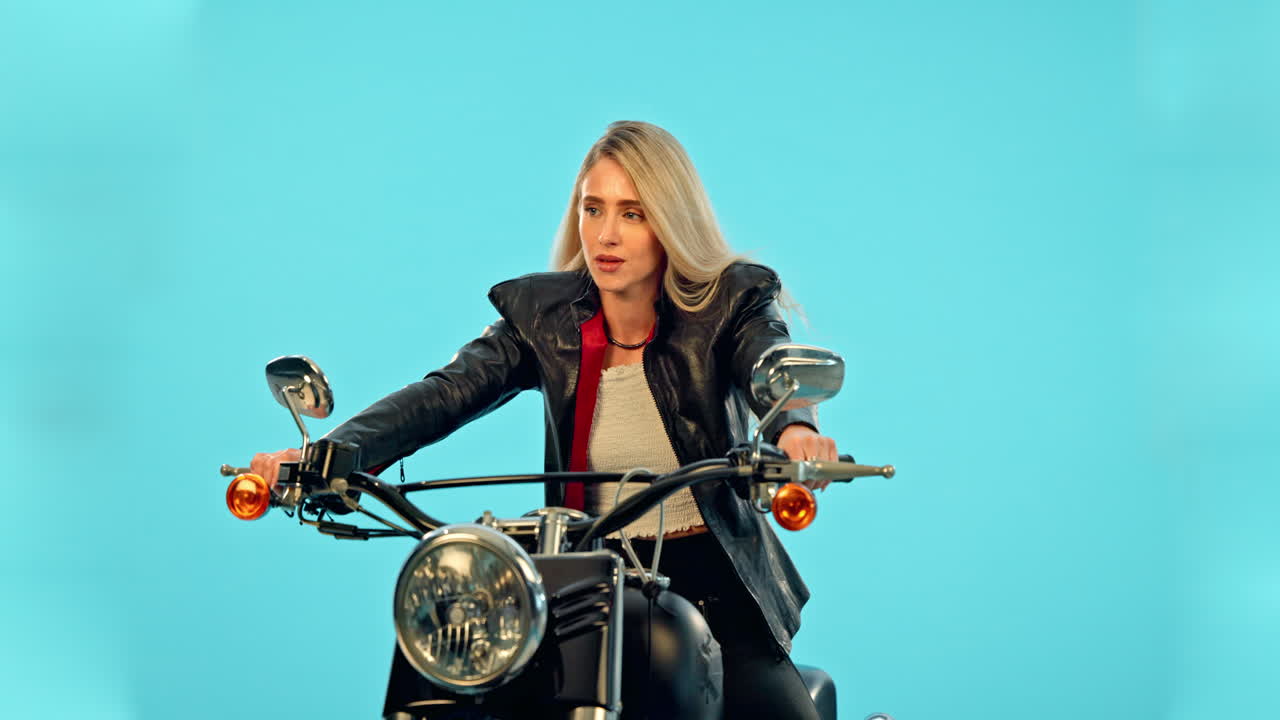 오토바이, 스튜디오, 자신감 있는 여자