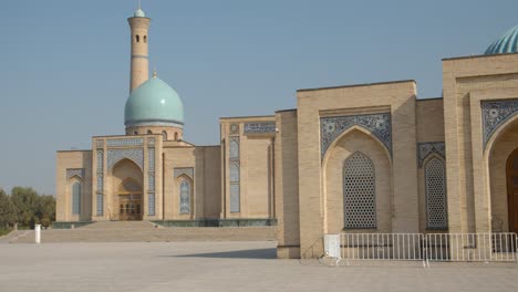 Muslim-religious-complex,-mausoleum-Hazrati-Imam-in-Tashkent,-Uzbekistan