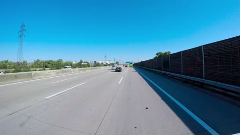 Timelapse-Coche-Conduciendo-Por-La-Autopista