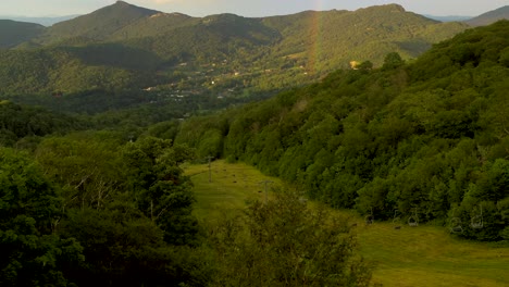 Blue-Ridge-Appalachian-Mountain-Range-Landscape-in-North-Carolina,-Aerial