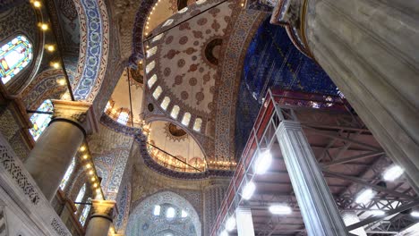 el interior de la mezquita azul, estambul, turquía