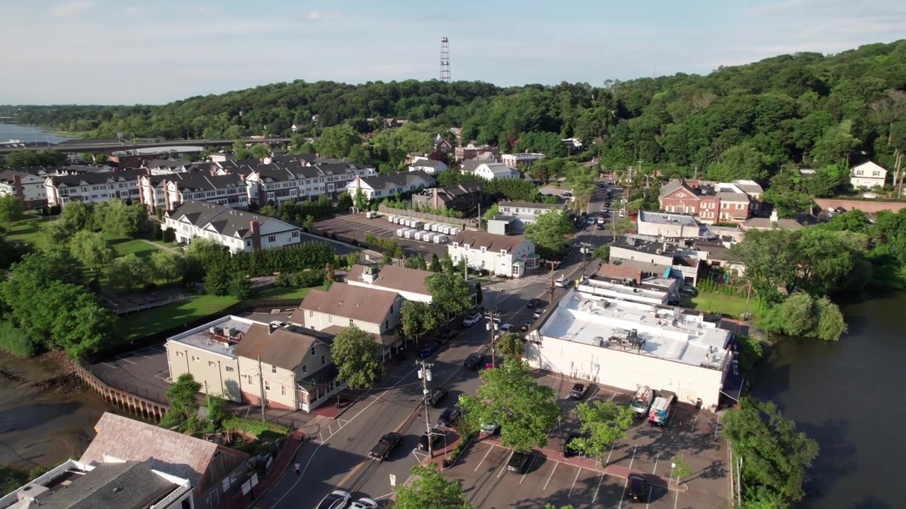Main Street i Roslyn, Long Island, 4K droneutsikt.