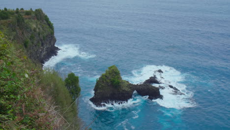 miradouro do véu da noiva madeira línea costera panorama rocoso montaña con olas océano, playa