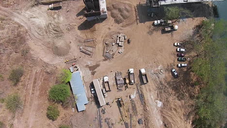 espectacular toma aérea aérea de un sitio de construcción en el salvador