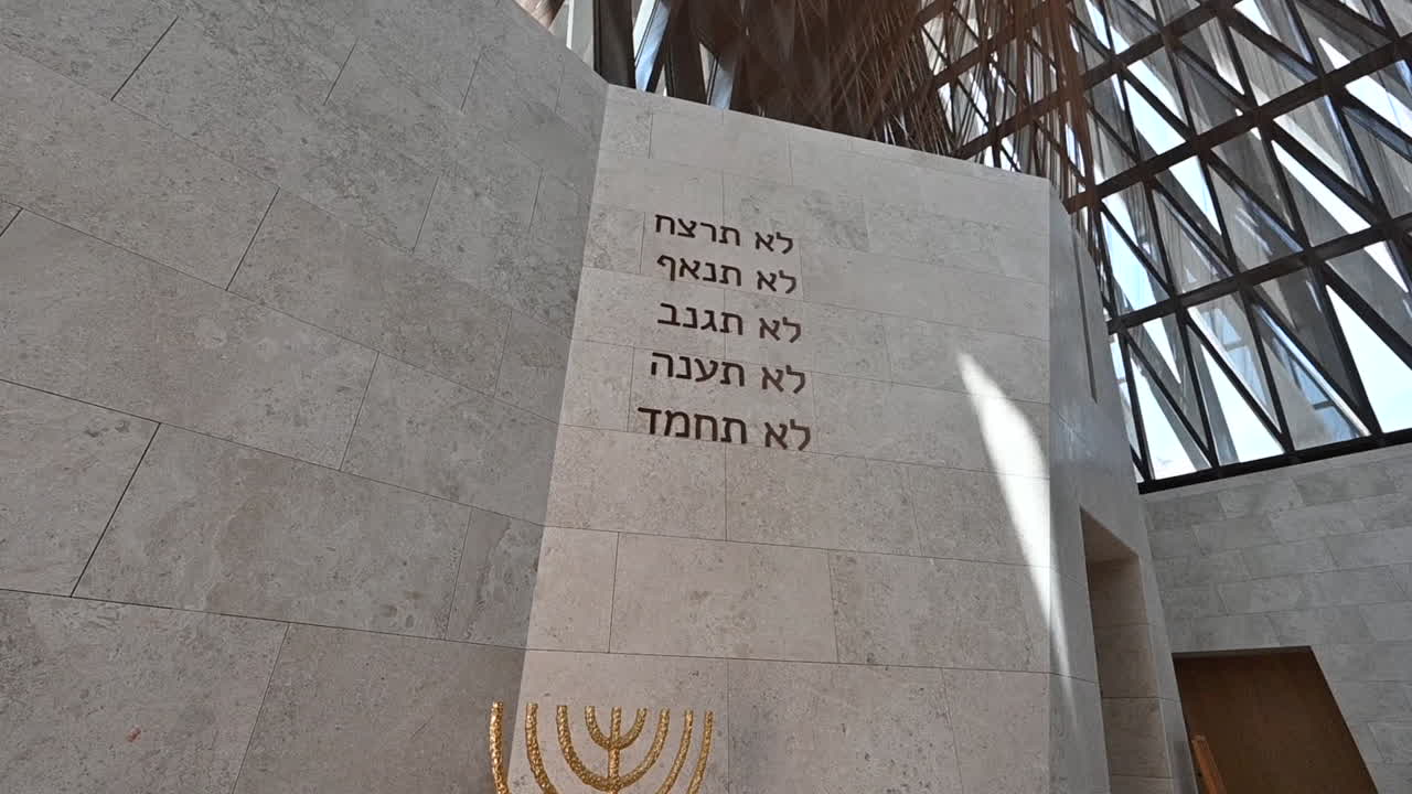 Vista interna della sinagoga della Casa della Famiglia Abramitica ad Abu Dhabi.