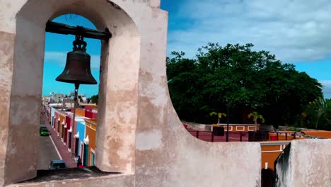 the original bell of campeche to warn people from pirates in century xvi