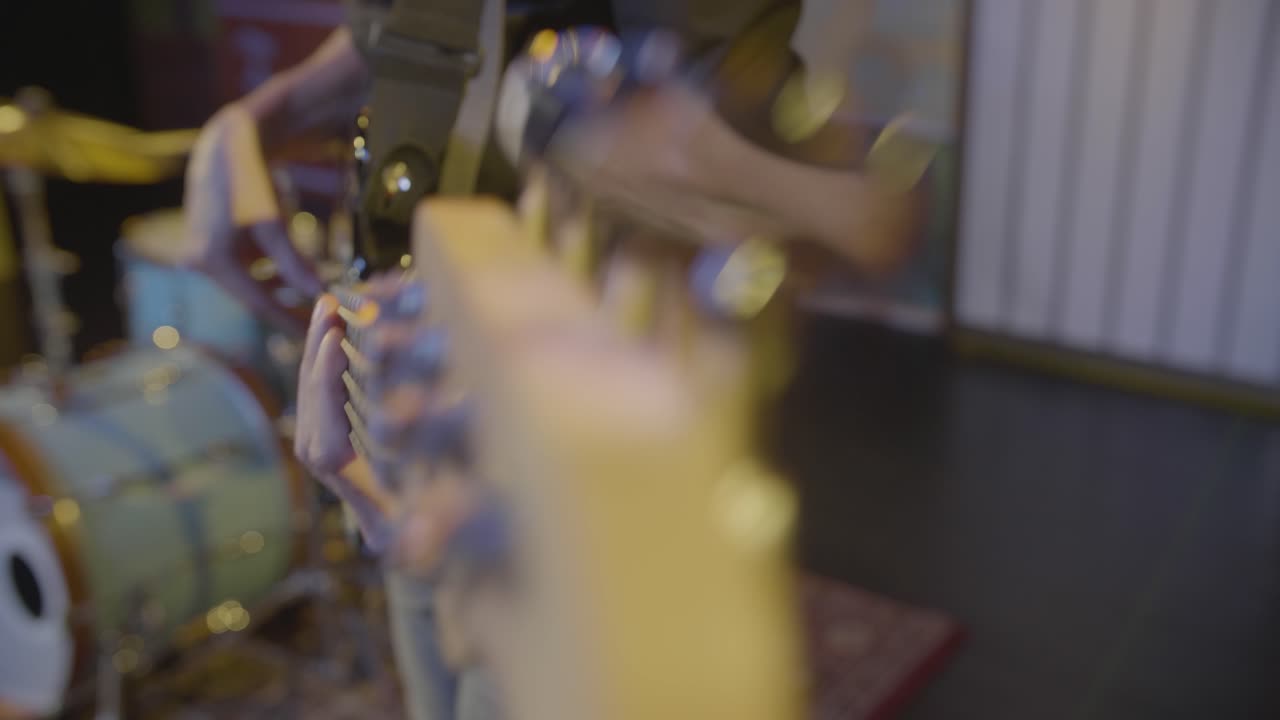 베이스 기타 연주자 재밍