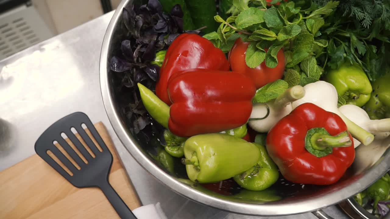 채소를 잘라내는 것