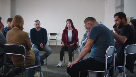 sesión de terapia en grupo