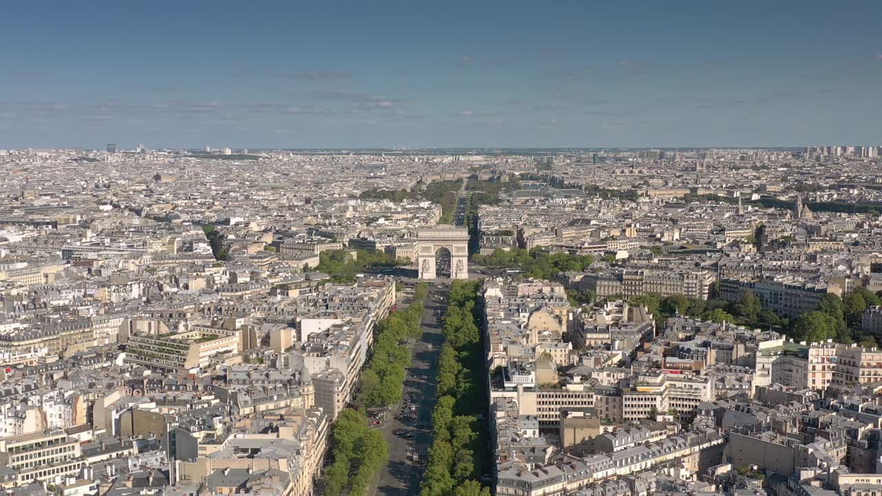 파리 (paris) 의 유명한 교통 거리 아치 스어 (arch square) 에 대한 공중 파노라마 4k