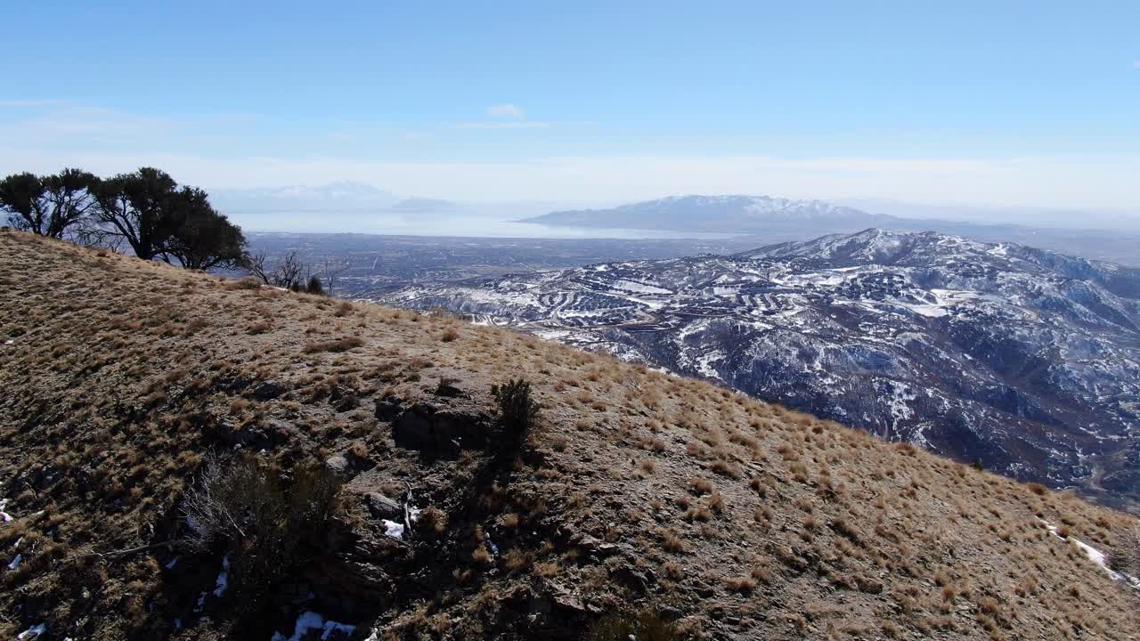 유타 산맥에 가까운 아름다운 드론 비행 및 전망