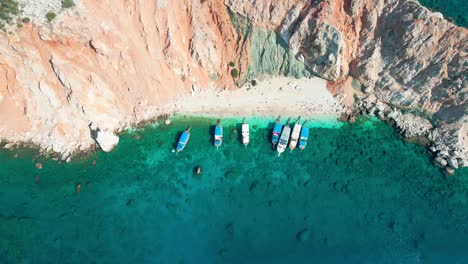 Vista-Aérea-De-Arriba-Hacia-Abajo-De-4k-Drone-De-La-Isla-De-Suluada-En-El-Mar-De-Adrasan,-Antalya-–-Turquía