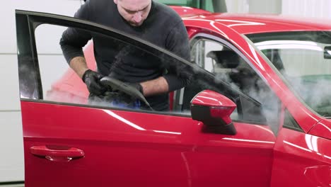 limpieza profesional de automóviles. lavado de sars. detalles interiores. limpieza en seco y detalles del interior de un automóvil. limpeza profunda de asientos. limpeza de espuma en el lavado de automóviles; limpieza del panel del automóvil del polvo. una aspiradora