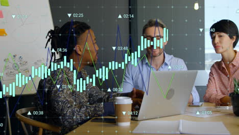 animación del procesamiento de datos sobre diversas personas de negocios