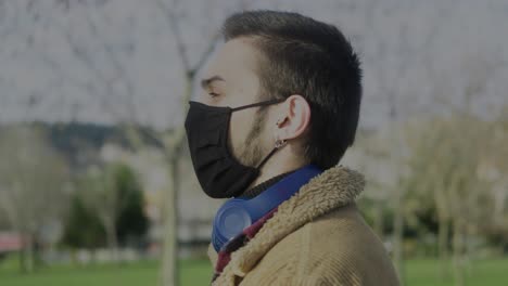 CloseUp-Teenager-Wearing-Mask