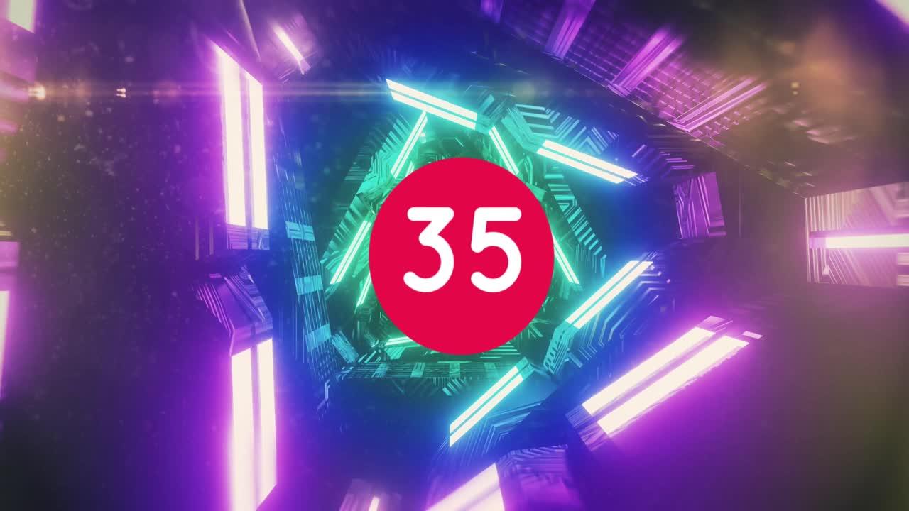 animación de números y túnel digital sobre fondo negro