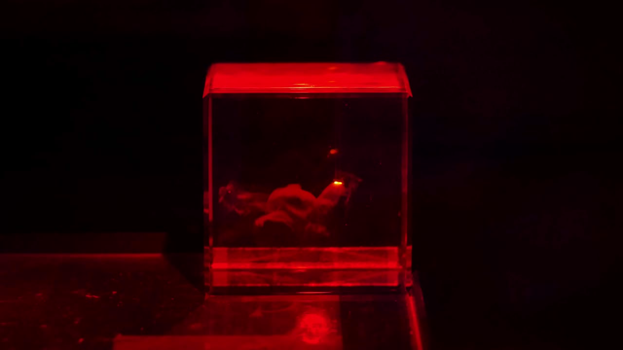 grabación de vidrio 3d con máquina de marcado por láser.