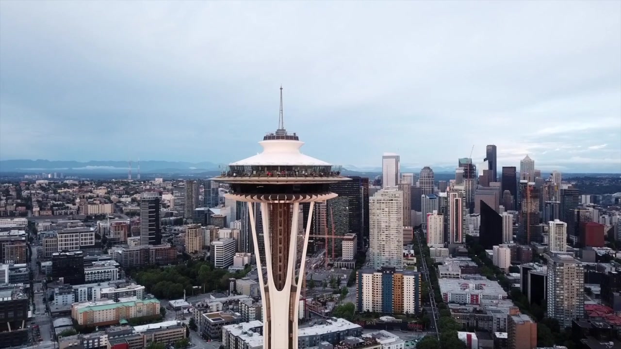 Seattlen Space Needle – dronen kiertolento