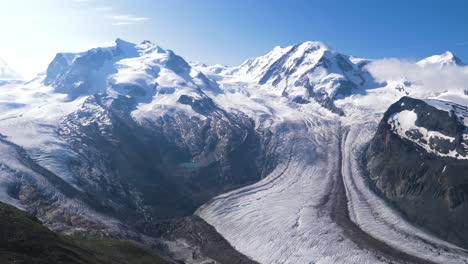 Tiro-Suave-Del-Glaciar-Gorner-En-Gornergrat-En-Zermatt-Suiza,-Gran-Glaciar-Derritiéndose-Rápidamente-En-El-Caluroso-Día-De-Verano