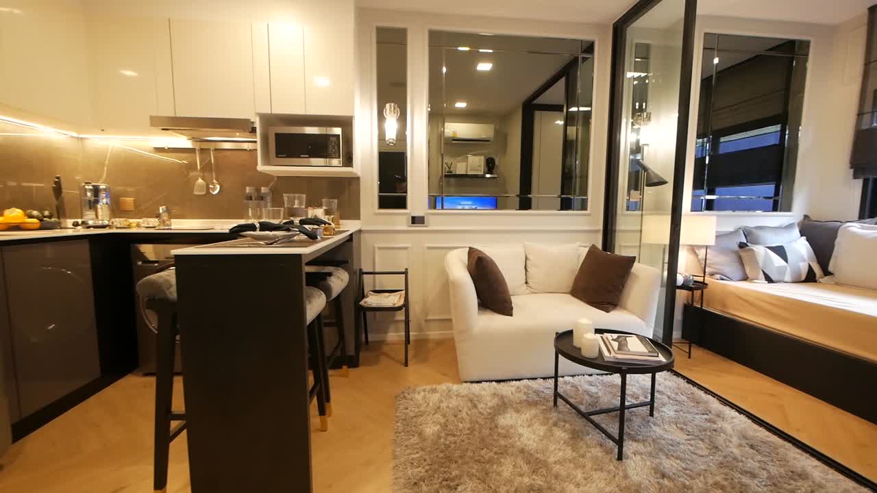 recorrido de decoración de apartamento moderno y lujoso desde el comedor hasta la sala de estar