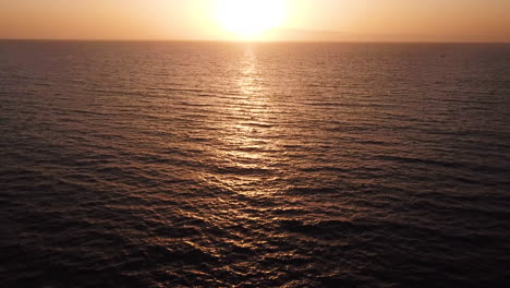 Luftaufnahme-Vor-Dem-Meer-Bei-Sonnenuntergang-Auf-Der-Insel-Teneriffa