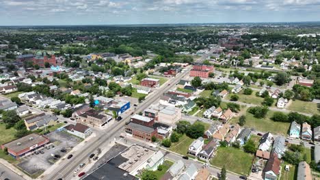 una vista aérea de la ciudad verde de buffalo, nueva york, de un hermoso día de verano