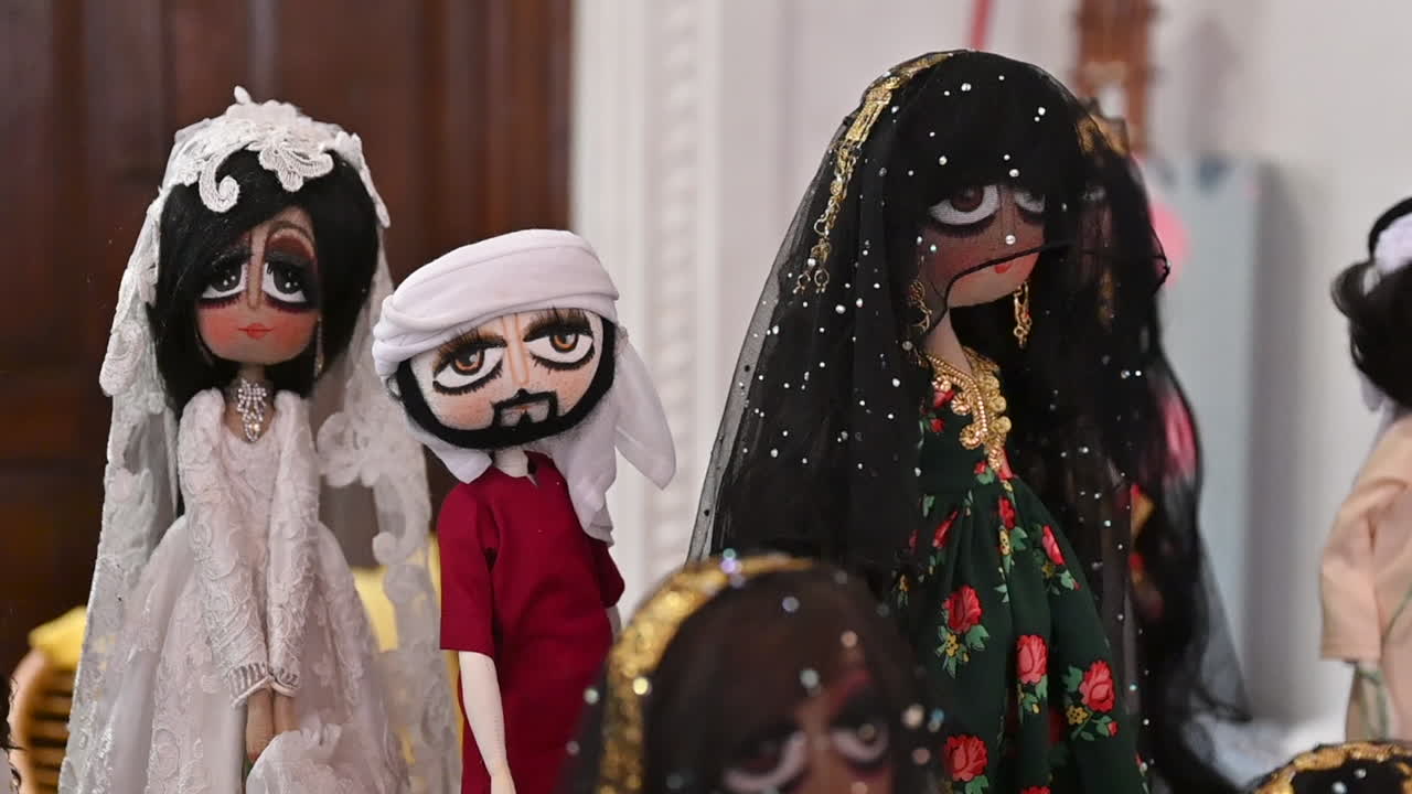 muñecas árabes tradicionales en vestido árabe tradicional