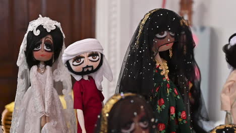 muñecas árabes tradicionales en vestido árabe tradicional