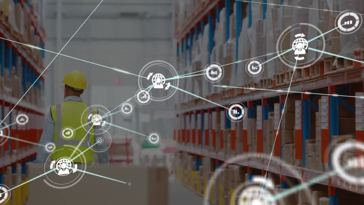 red de iconos digitales contra un hombre caucásico supervisor superior comprobando el stock en el almacén