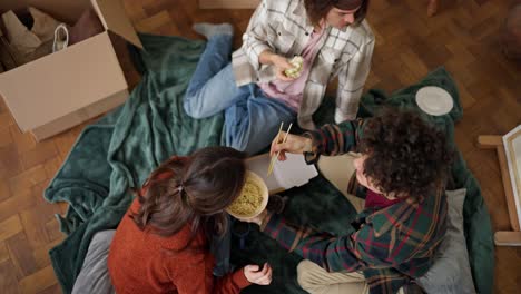 friends eating ramen during a move