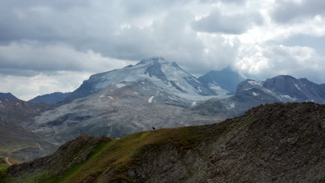 Mountain-drone-view-from-a-Ridge