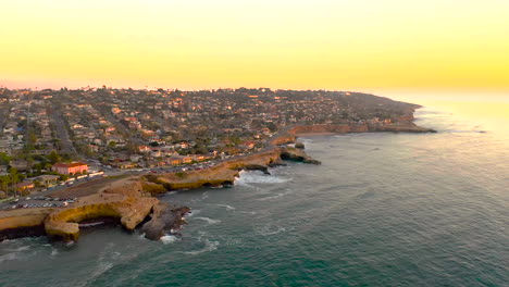 Costa-De-Los-Acantilados-De-La-Puesta-Del-Sol-En-San-Diego