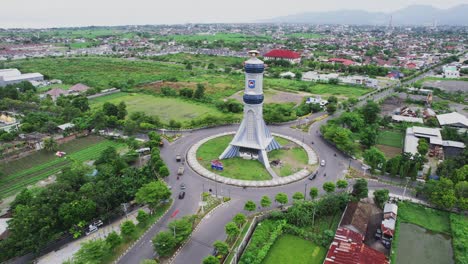 el punto de referencia de tugu giri gana la plaza de la ciudad, gerung, west lombok. el punto de vista de mataram lombok