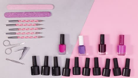 las herramientas de manicura y las botellas de esmalte de uñas se mueven en el tema rosa plateado. detenga el movimiento