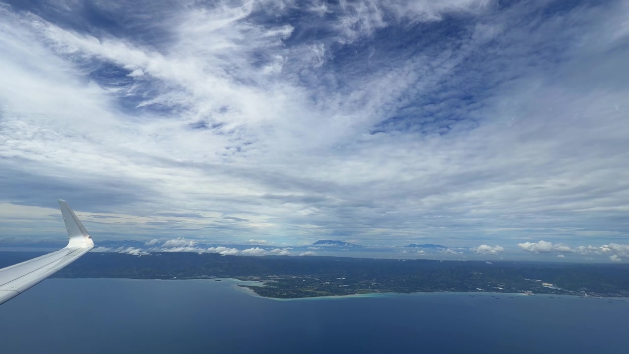 Penerbangan Samudra Pasifik ke Pulau Boracay di Filipina, tampilan jendela vlog POV.