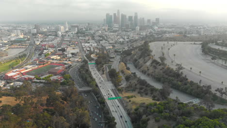 antena del centro de la ciudad de elysian park sobre la autopista