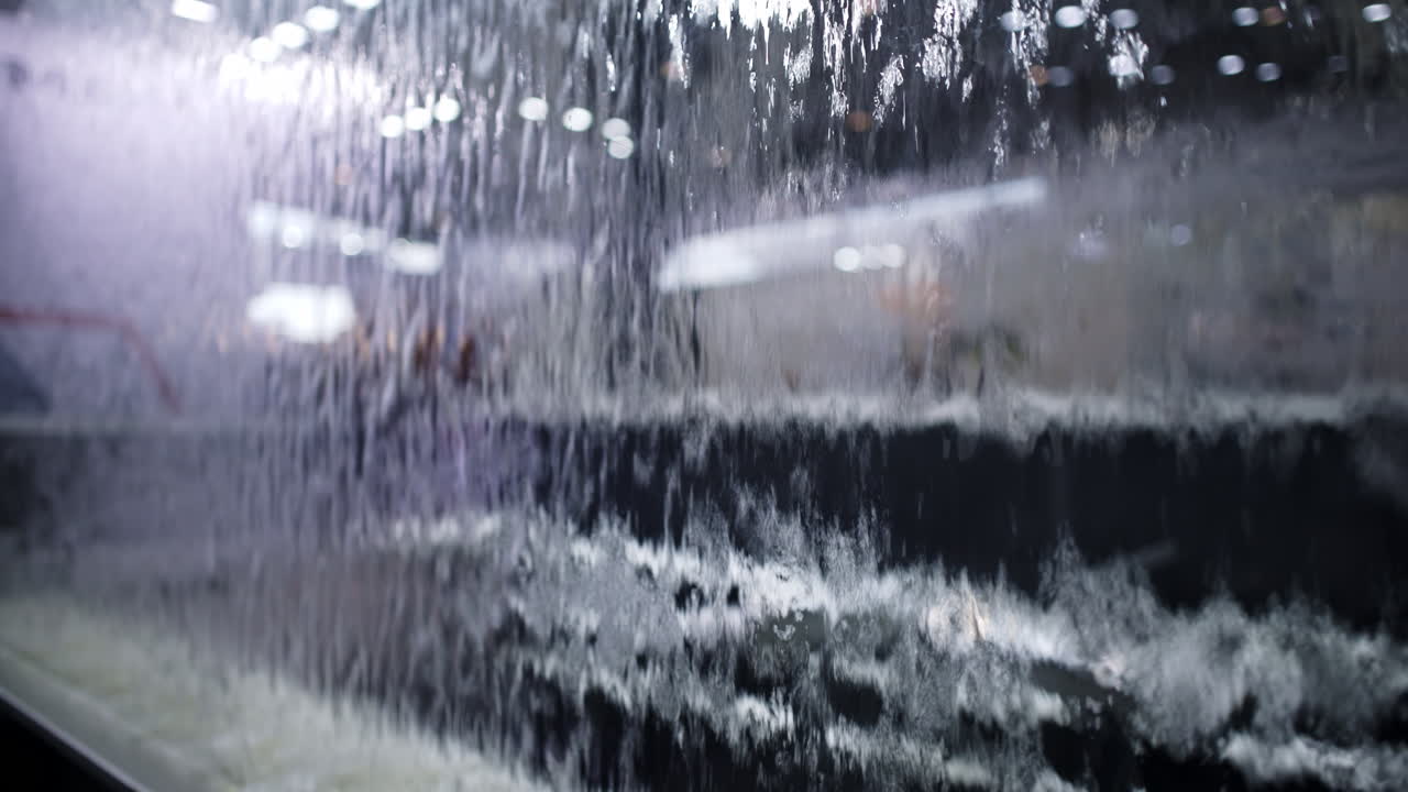 전시회 에서 폭포 를 전시 하는 것