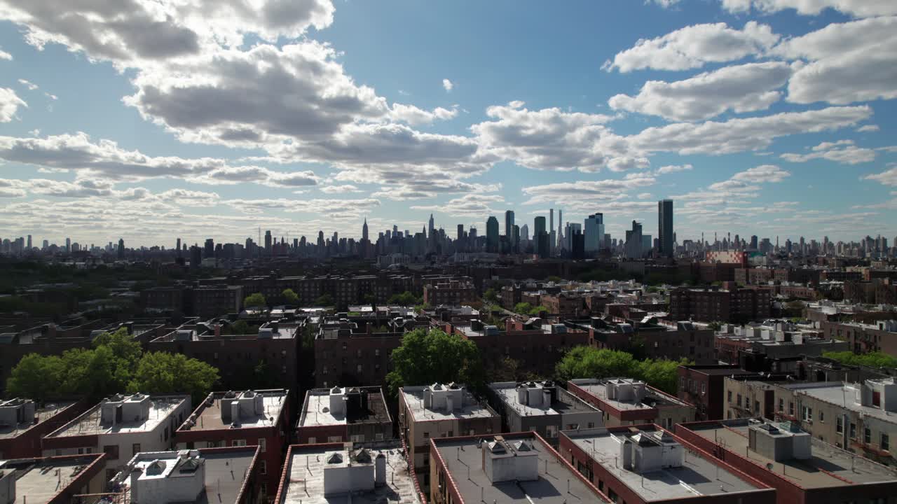 Long evening view of the Manhattan Skyline from Woodside, Queens