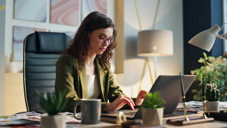 focused business woman typing at laptop in office closeup. girl surfing internet