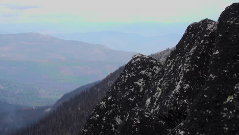 Eine-Breite-Aufnahme-Der-Wildnis-In-Britisch-Kolumbien-Im-Winter