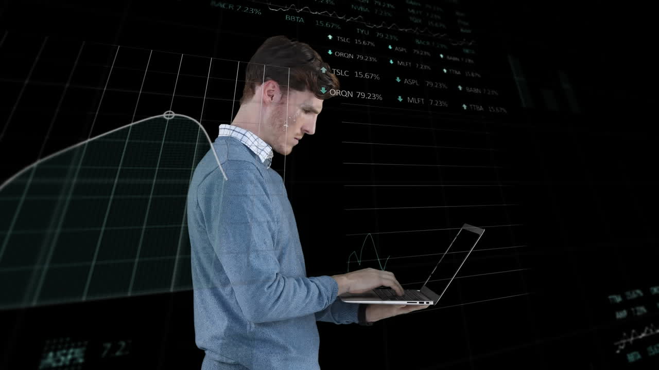 Animasjon av databehandling over kaukasisk forretningsmann som bruker laptop