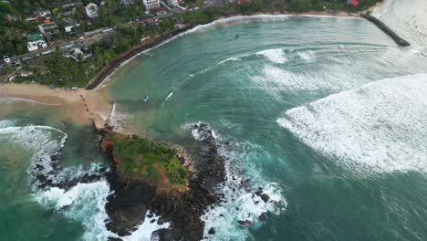 Luftaufnahme-Von-Mirissa,-Papageienfelsen-In-Sri-Lanka